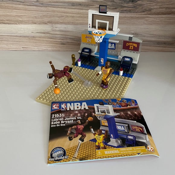 NBA C3 Legos Lebron James Vs. Kobe Bryant One on One - 100% complete - Picture 2 of 11
